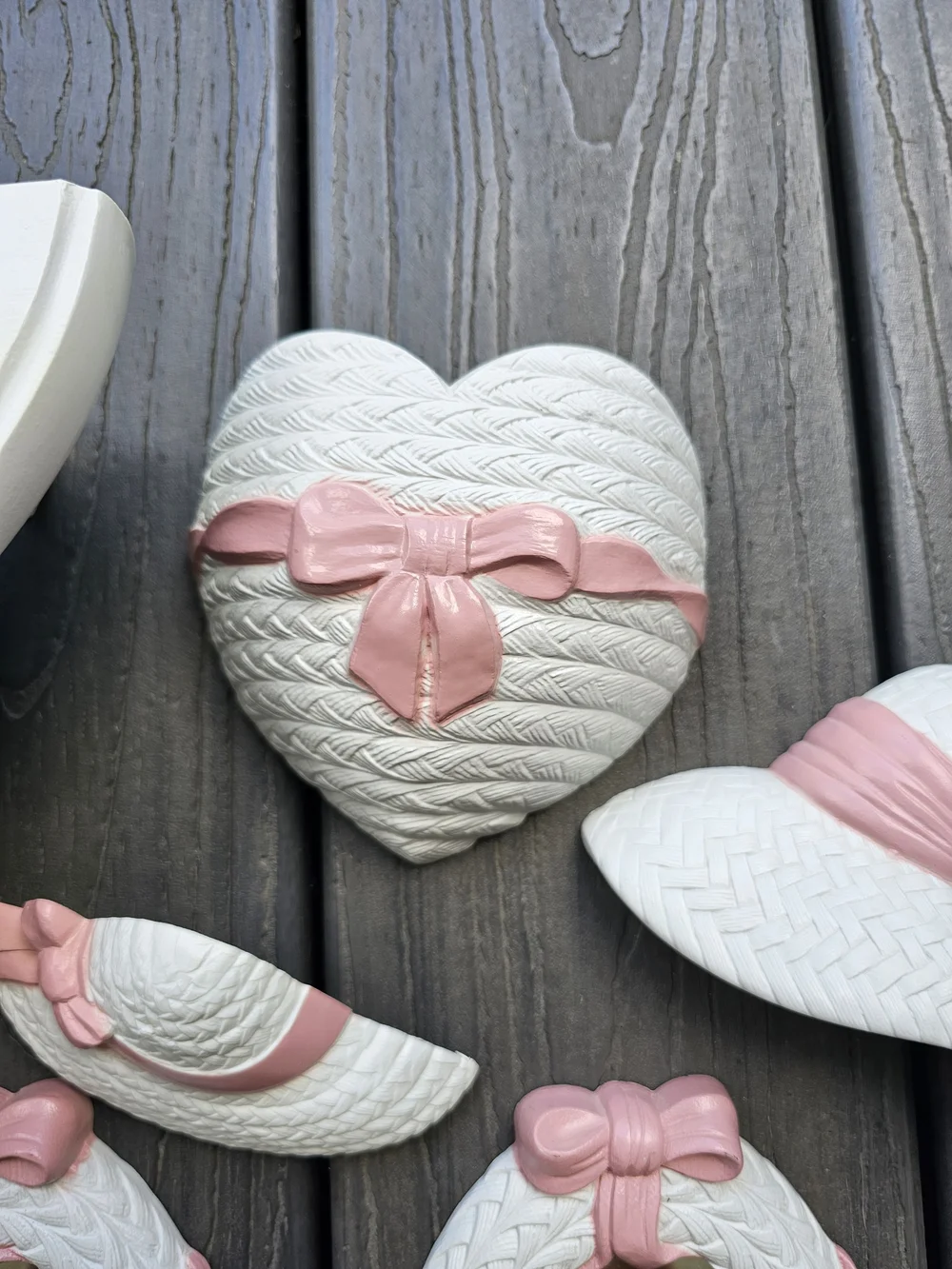 Homco Home Interiors White & Pink Wicker Mirror Basket Hat Wall Hanging Set